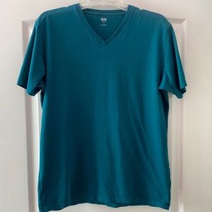 Uniqlo men’s teal T-shirt. Size L.